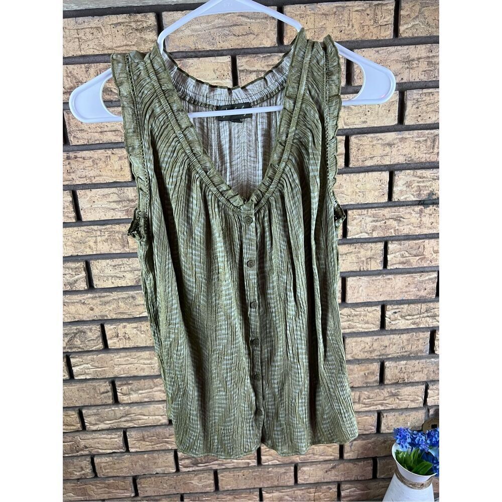 Wonderly brand olive green sleeveless top